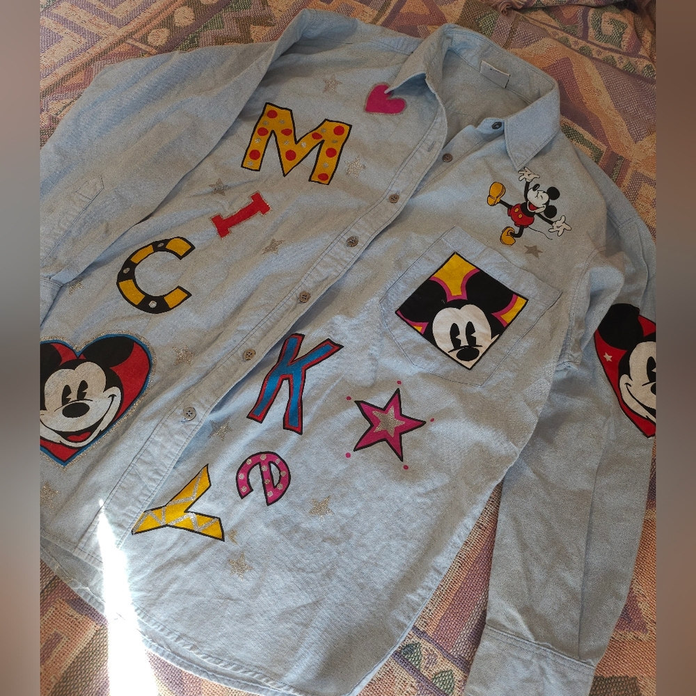 Mickey & Minnie Button Down Shirt Size Medium/Large